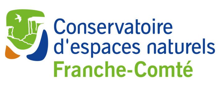 Logo du Conservatoire d'espaces naturels Franche-Comté en bleu, vert et orange, avec une icône de feuille