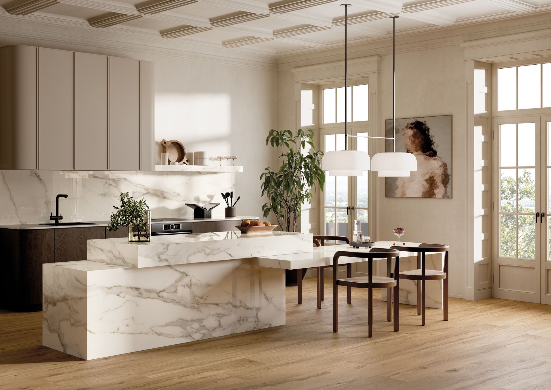 Cuisine moderne et lumineuse avec îlot en marbre, parquet, grandes fenêtres et une personne debout près du comptoir.