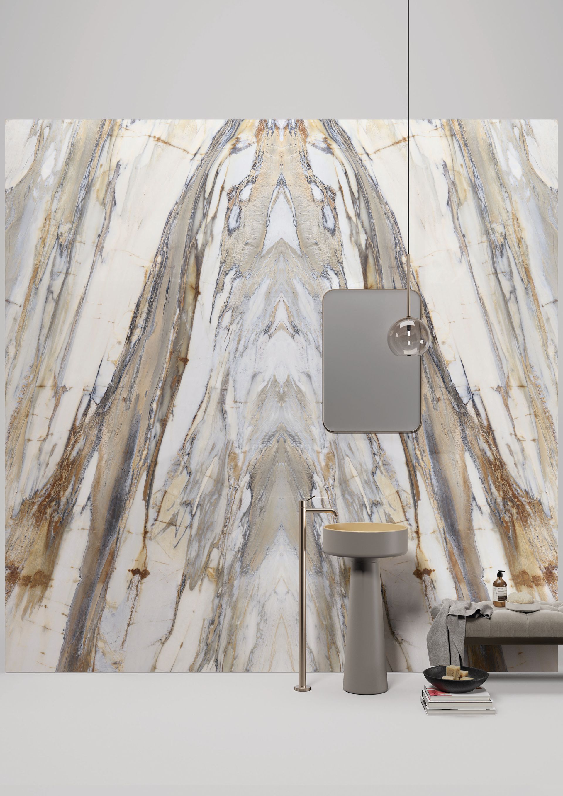 Mur moderne à motif marbre avec un petit meuble gris, un lavabo, un miroir et des livres empilés dans une pièce minimaliste