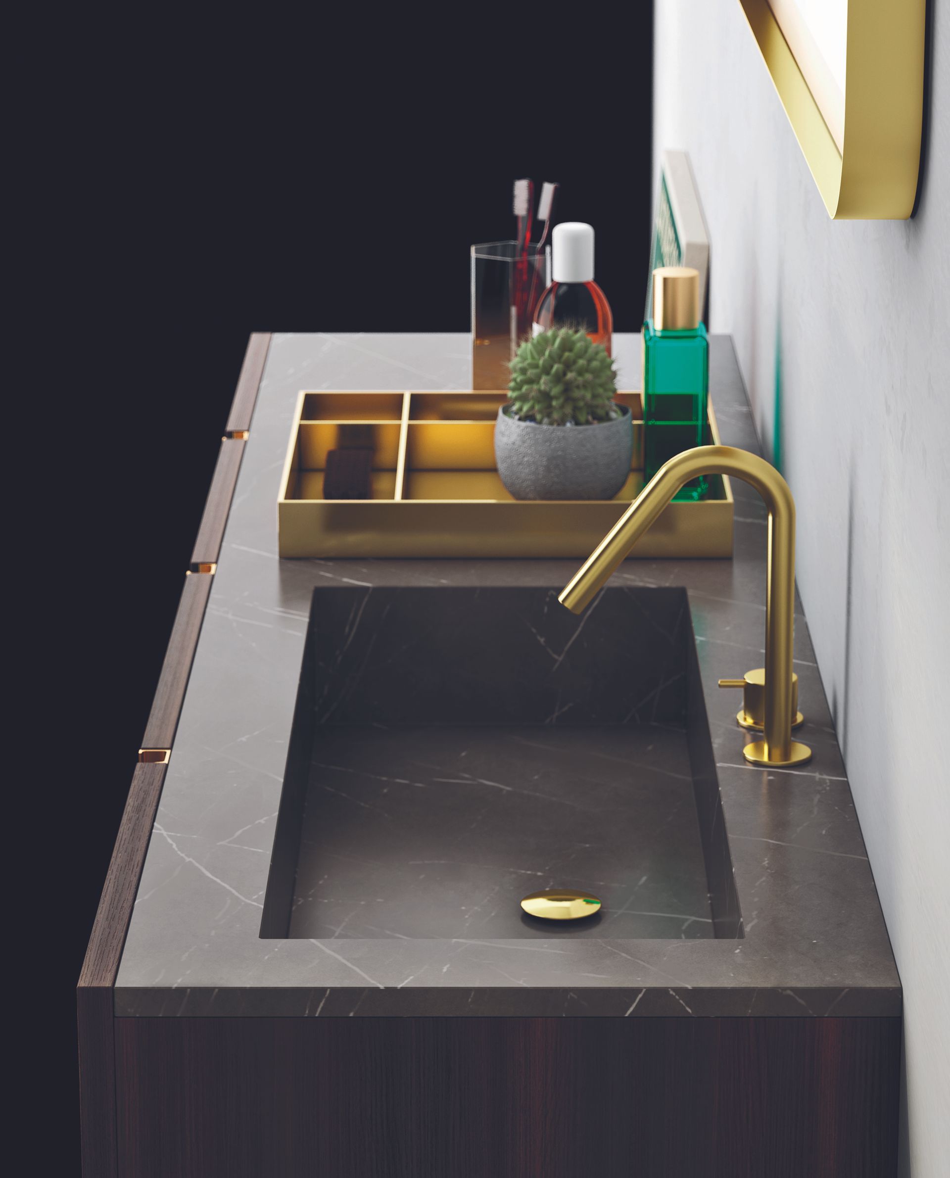 Meuble-lavabo moderne avec lavabo noir, robinet doré et articles de toilette sur un comptoir foncé.