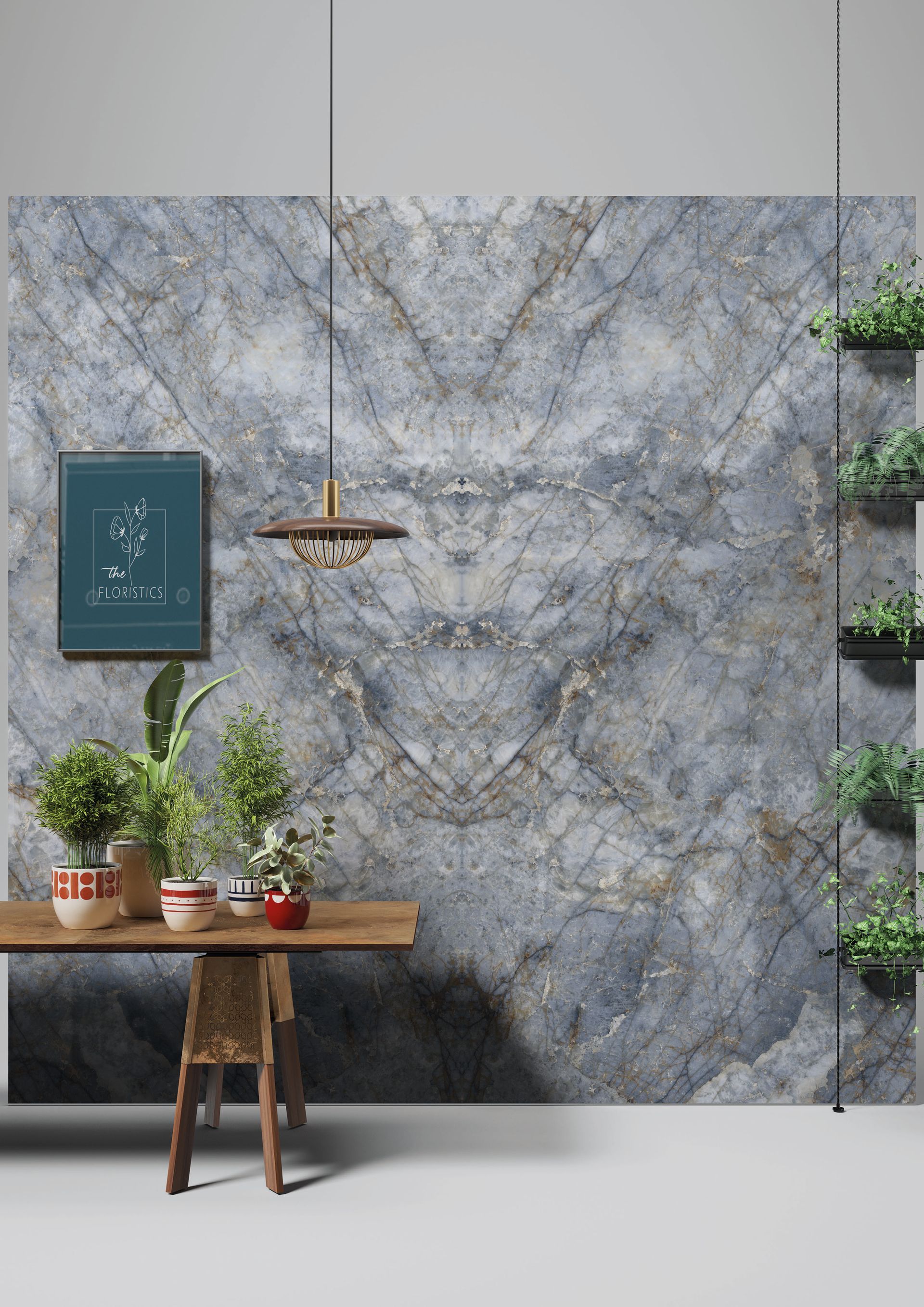 Pièce moderne avec un mur d'accent en marbre gris, une table en bois, des plantes en pot, des œuvres d'art encadrées et des étagères sur la droite.