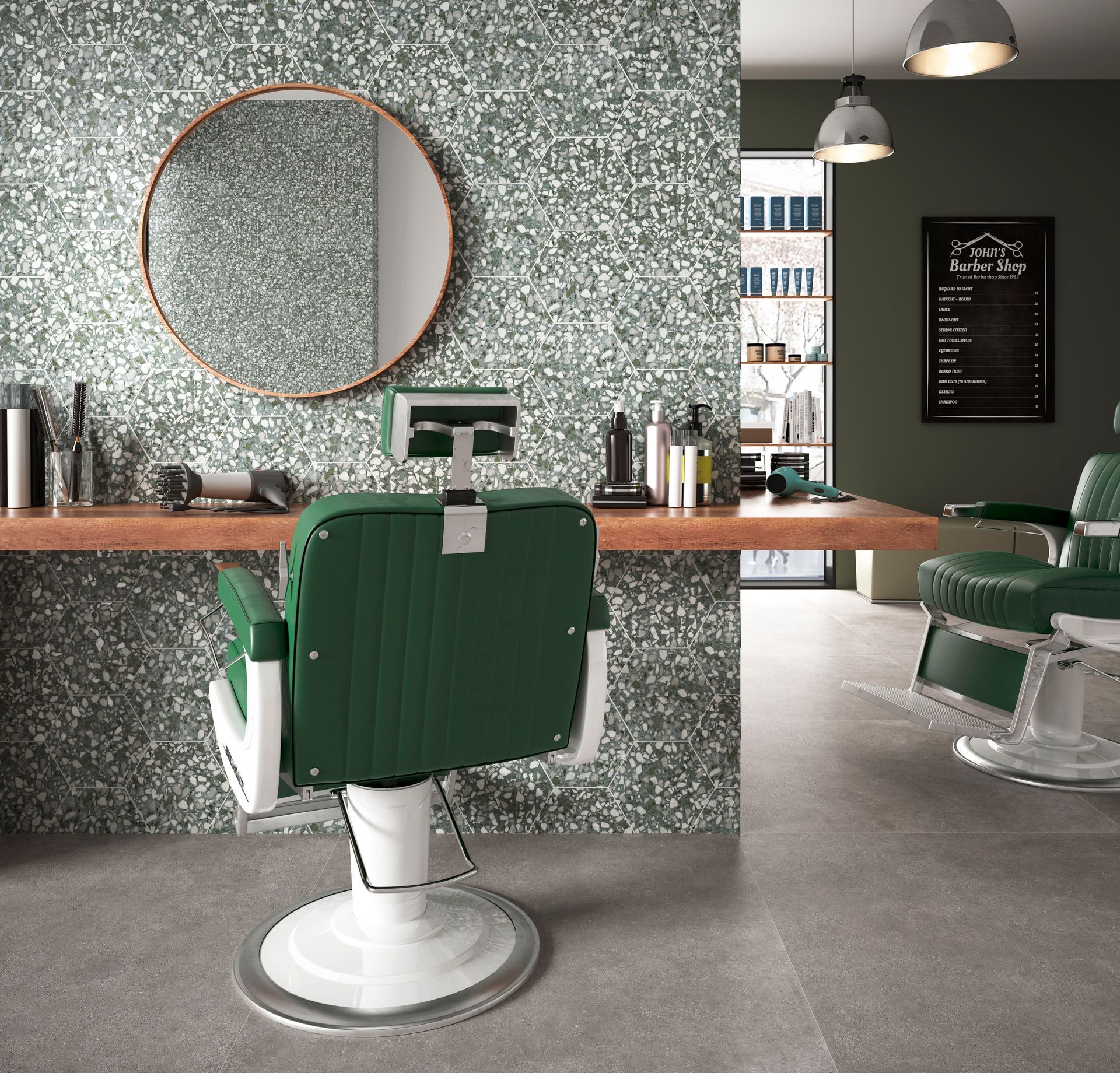 Salon de coiffure moderne avec fauteuils verts, miroir et mur en mosaïque mouchetée derrière un comptoir en bois.