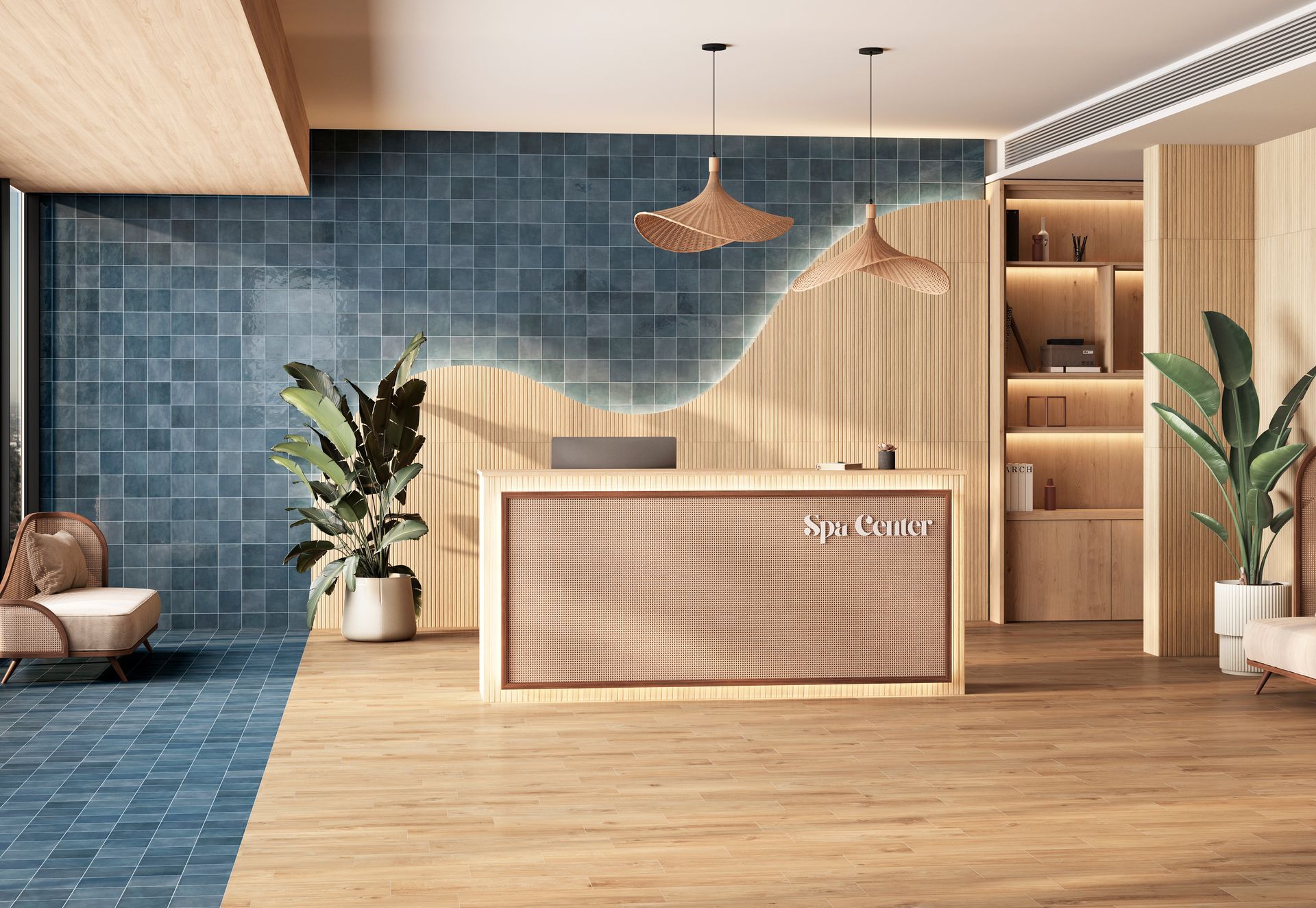 Comptoir d'accueil moderne avec boiseries, mur d'accent bleu, plantes et suspensions lumineuses.