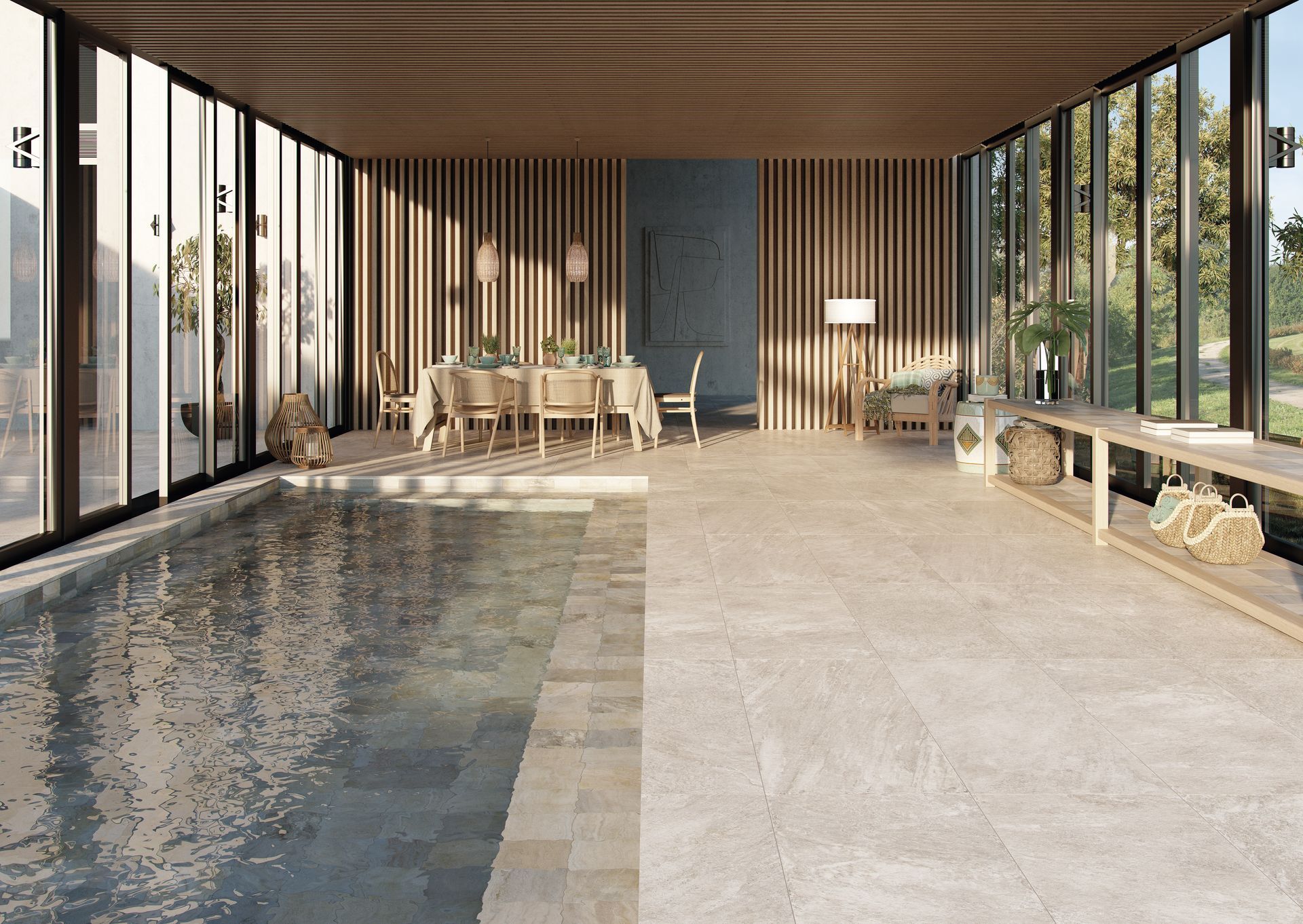 Piscine intérieure moderne et salon avec baies vitrées, plafond en bois et sol en pierre