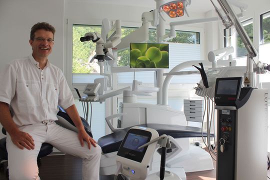 Zahnarzt mit Laserbehandlung - Zahnarztpraxis Dr. Platz AG in Näfels