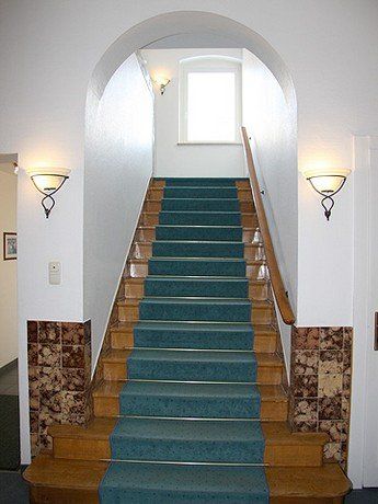 Treppe zur Rink Berthold Zahnarztpraxis in Plauen