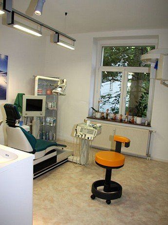 Behandlungszimmer in der Rink Berthold Zahnarztpraxis in Chemnitz