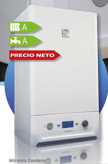 Caldera mural a gas de color blanco con clasificación de eficiencia energética y etiqueta “PRECIO NETO”.