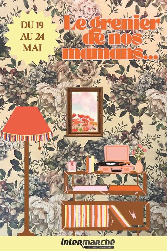 Le grenier de nos mamans ouvre ses portes du 19 au 24 mai : tapisserie florale vintage avec un tableau de coquelicots accroché au mur, une lampe à pampilles sur pied et une étagère avec des disques vinyles et une platine vinyle.