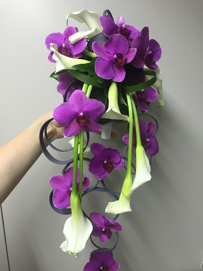 Bouquet de fleurs violettes et blanches