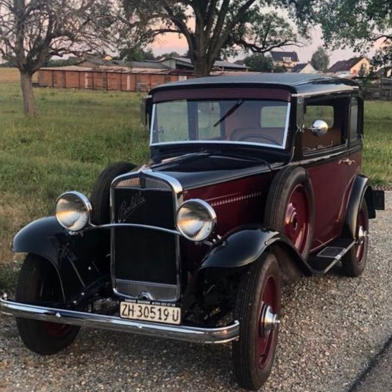 Garage Baggieri – burgundroter Oldtimer