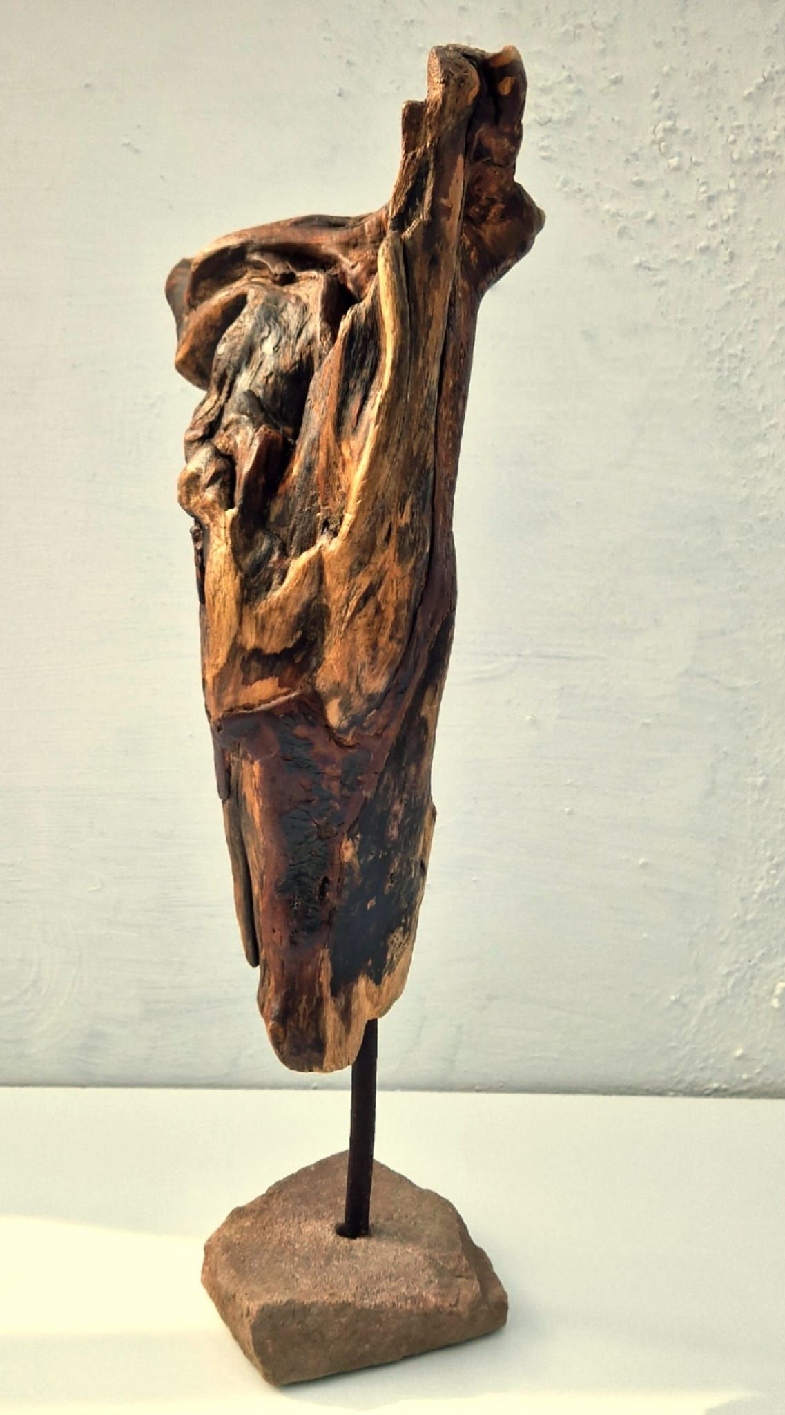 Skulptur aus Treibholz