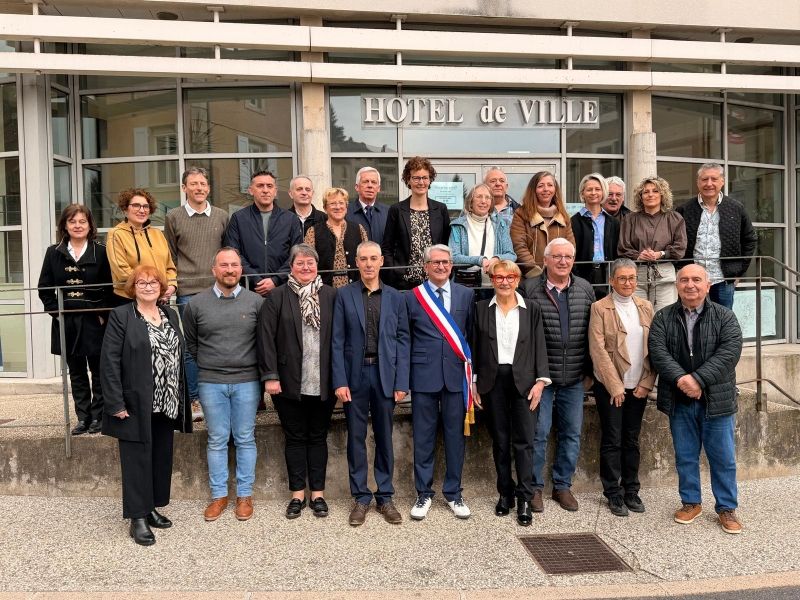 Photo de groupe des élus de la ville Le Cheylard