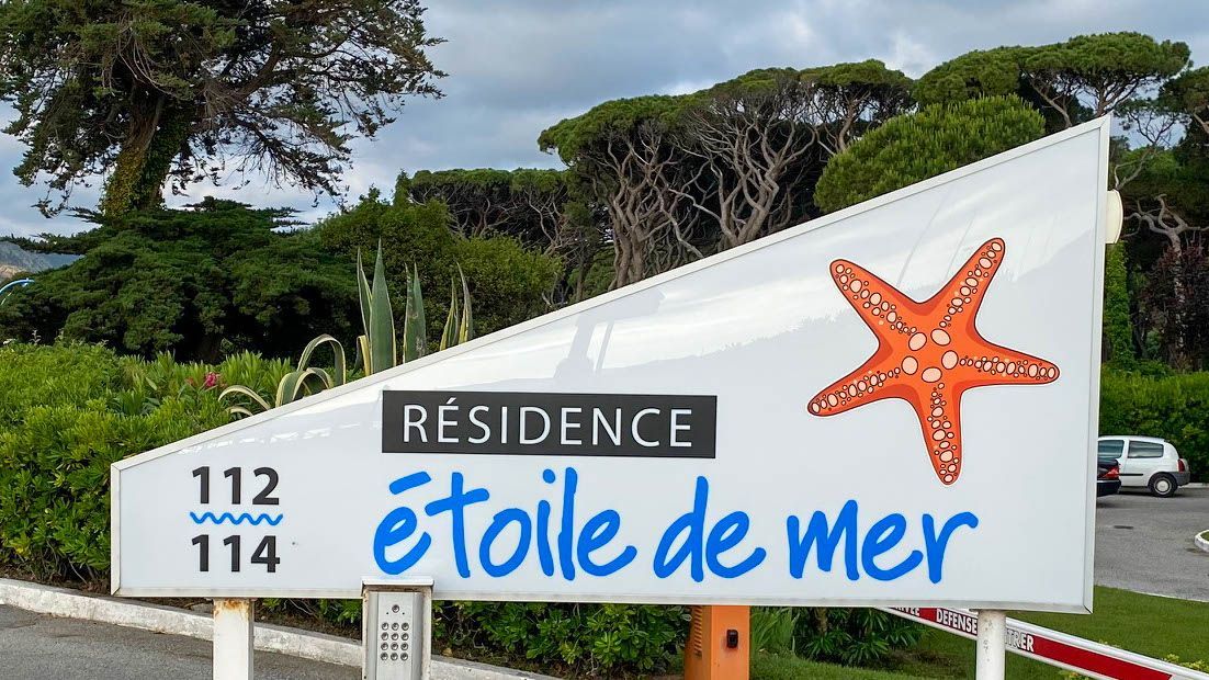 Enseigne d'une résidence