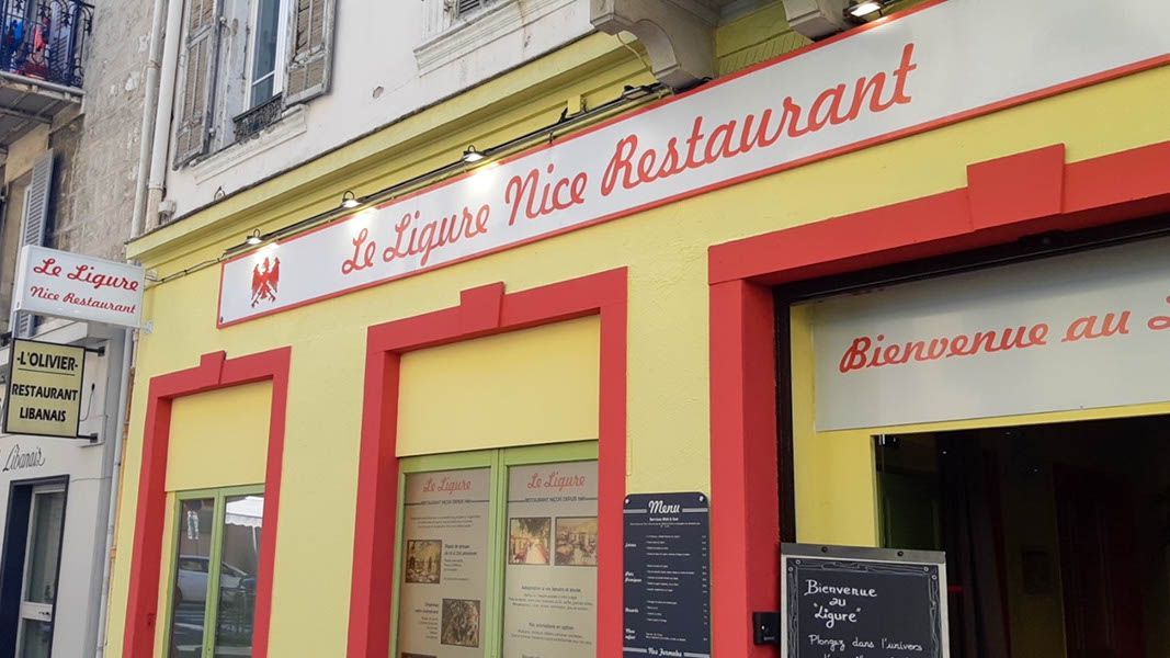 Enseigne éclairée d'un restaurant