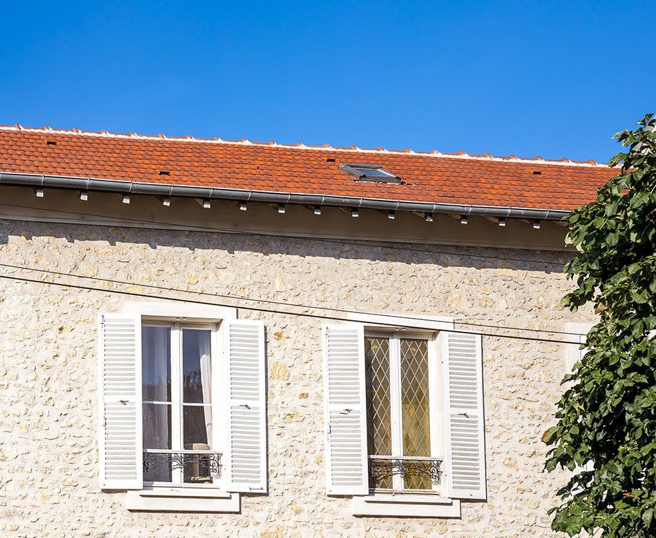Façade de maison en pierre