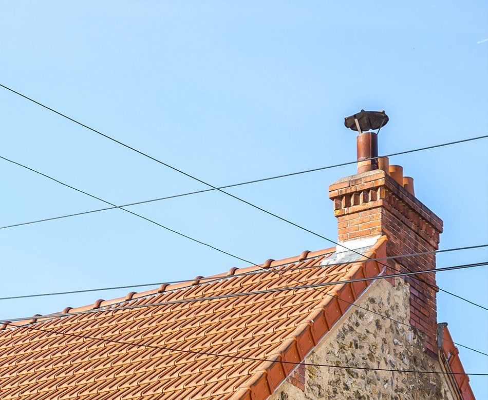 Toiture de maison avec cheminée