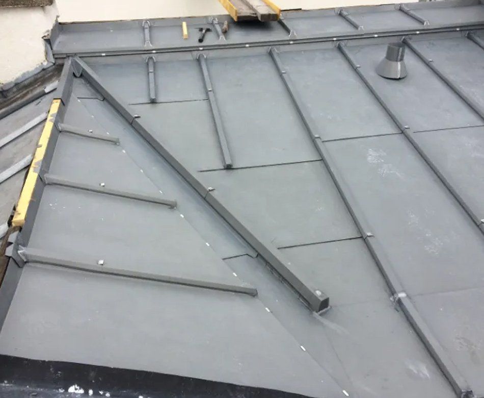 Zinguerie de toiture sur toit