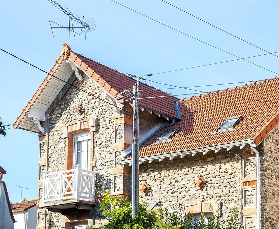 Maison avec des murs en pierre