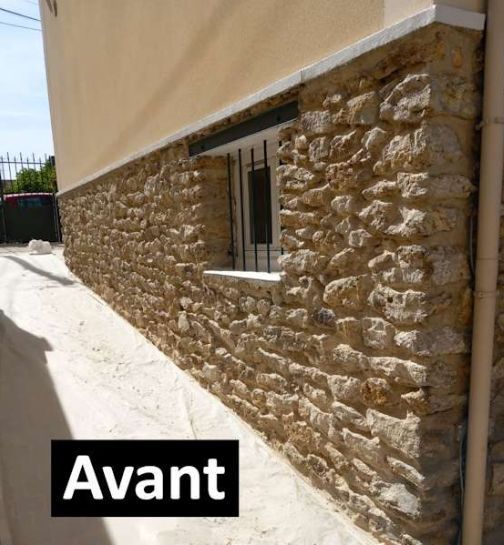 Mur en pierres avant nettoyage