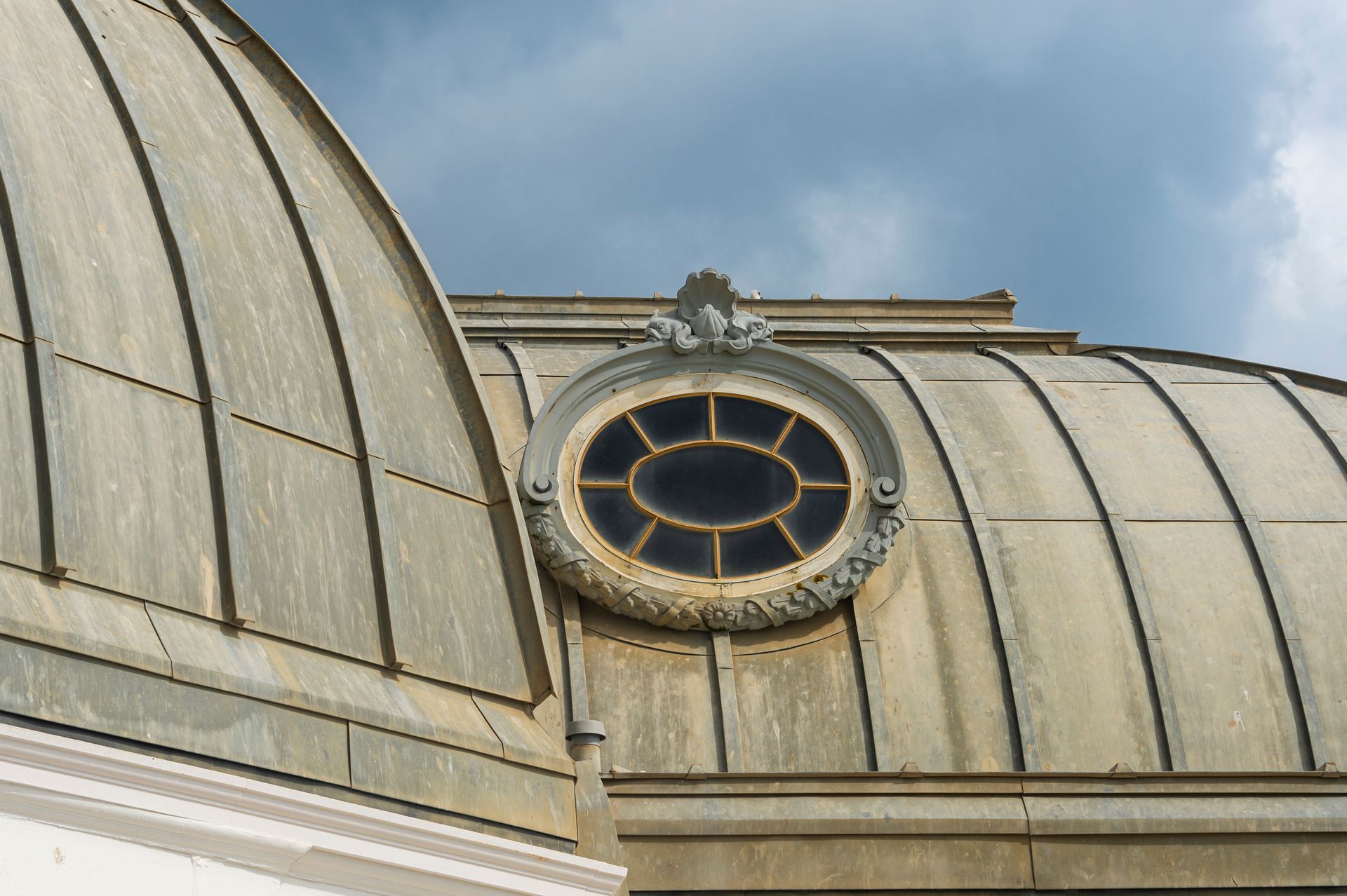 Toiture avec de nombeaux arrondis