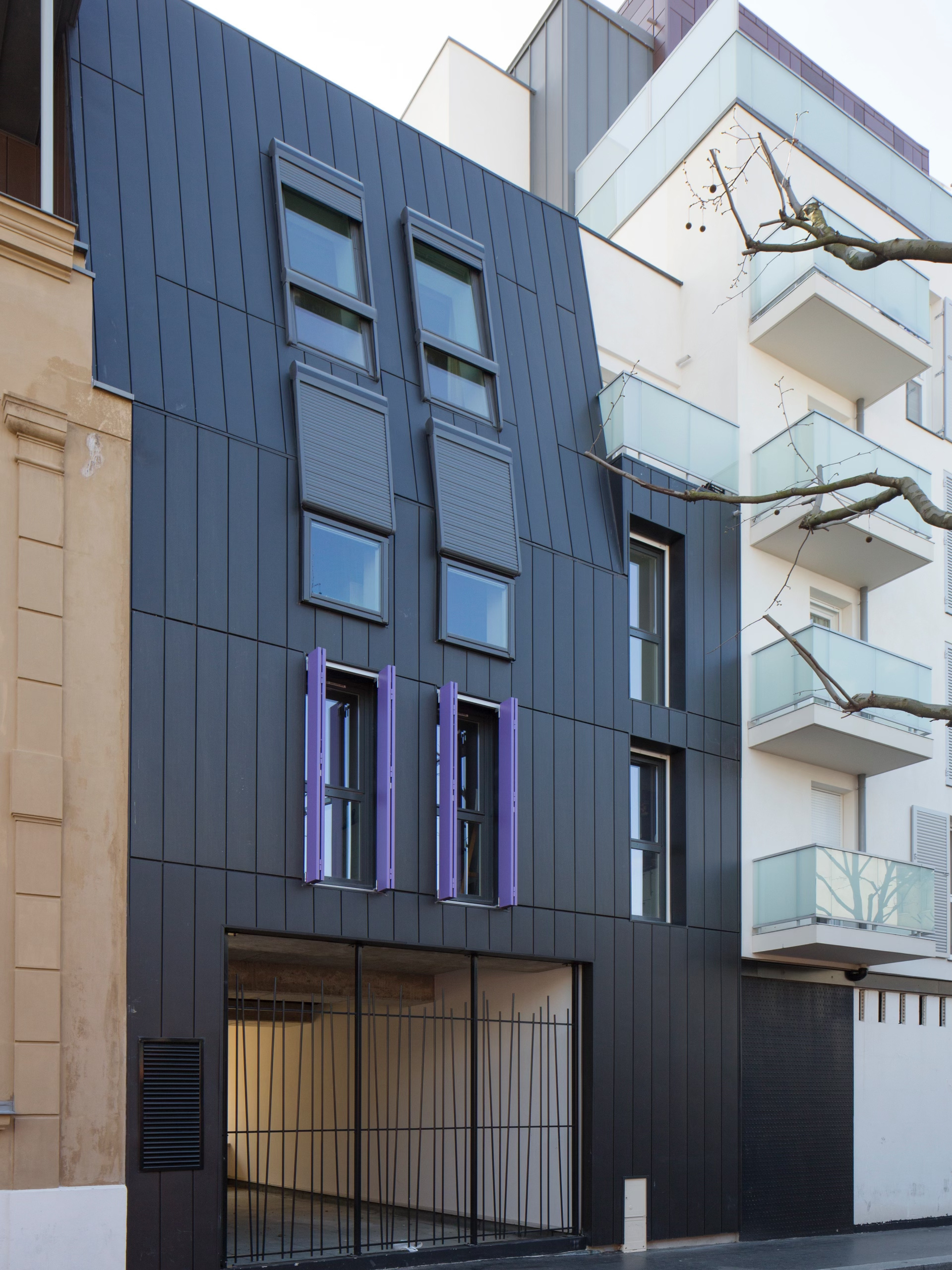 Façade en métal grise