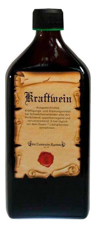 Flasche „Kraftwein“ mit altmodischem Etikett, dunkle Flüssigkeit im Inneren.