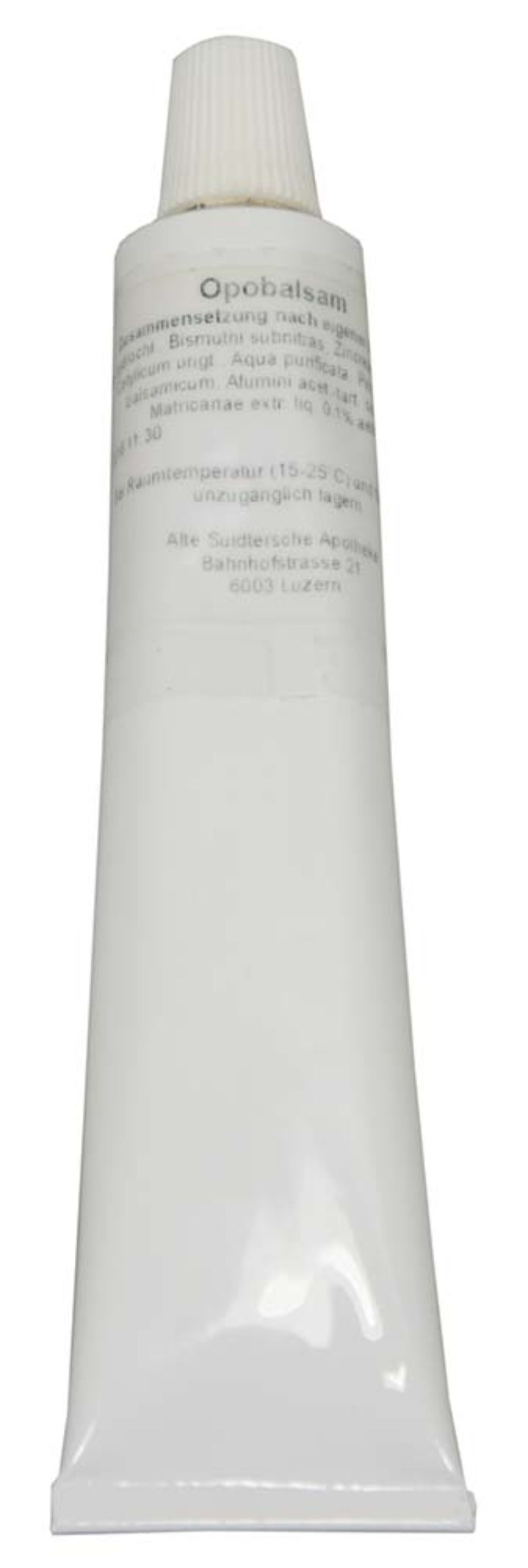 Weisse Tube mit Creme und Aufschrift, leicht zum Betrachter geneigt.