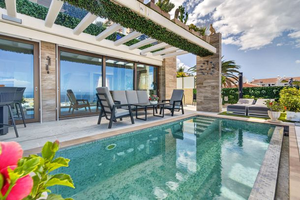 villa con piscina en venta costa adeje