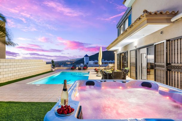 villa vacacional con piscina