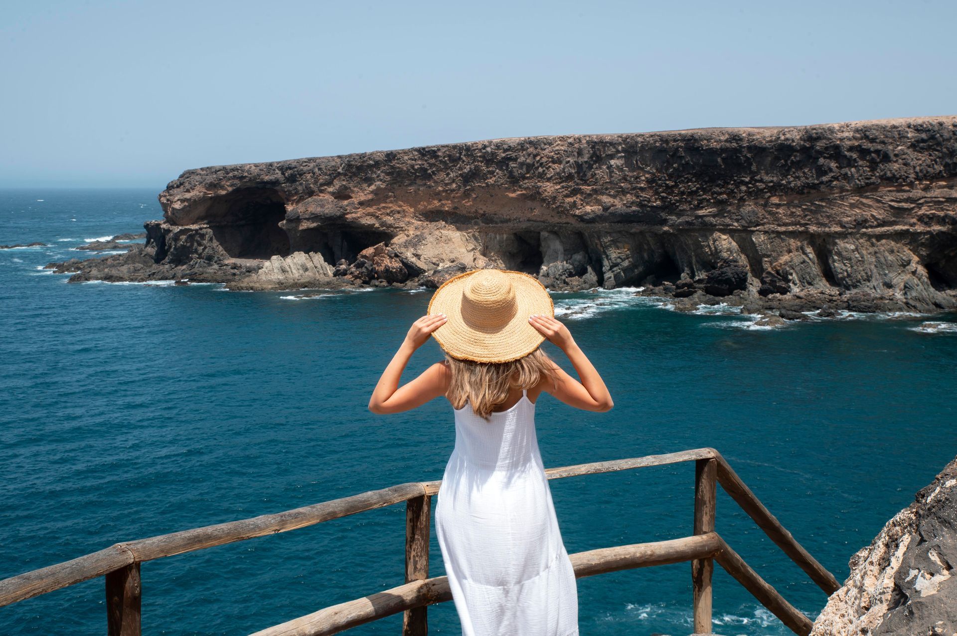 Personas disfrutando de actividades al aire libre en Tenerife Sur.