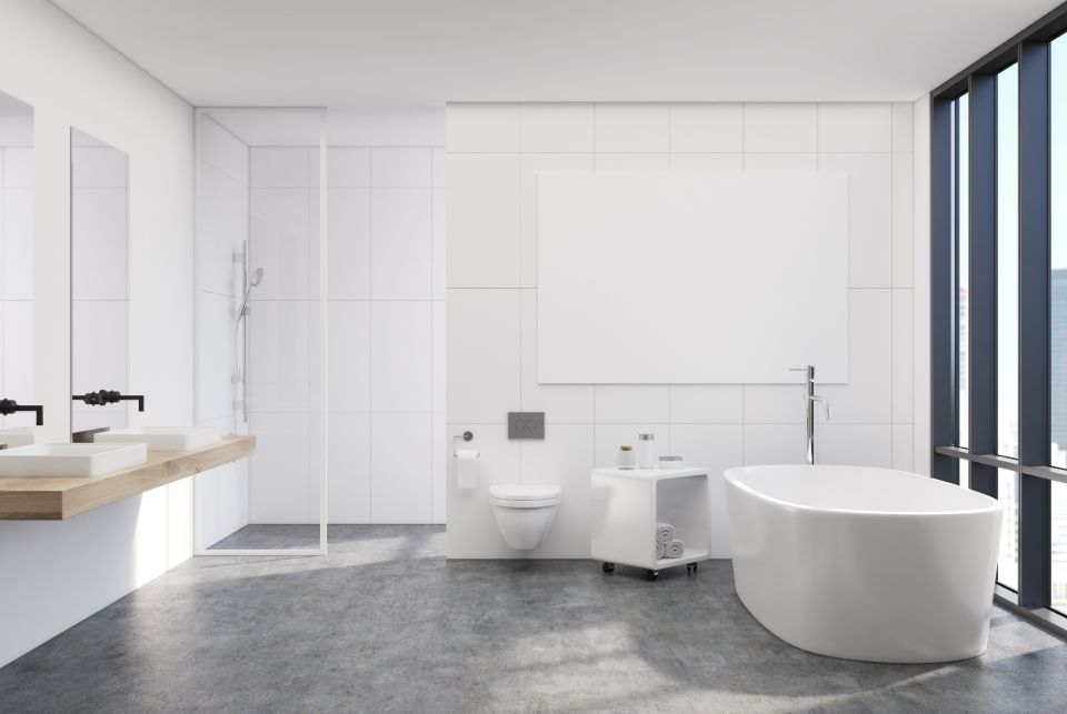 minimalistisches, großes Badezimmer