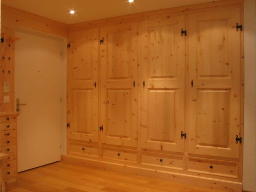 A. Fliri Arvenmöbel-Innenausbau Schrank