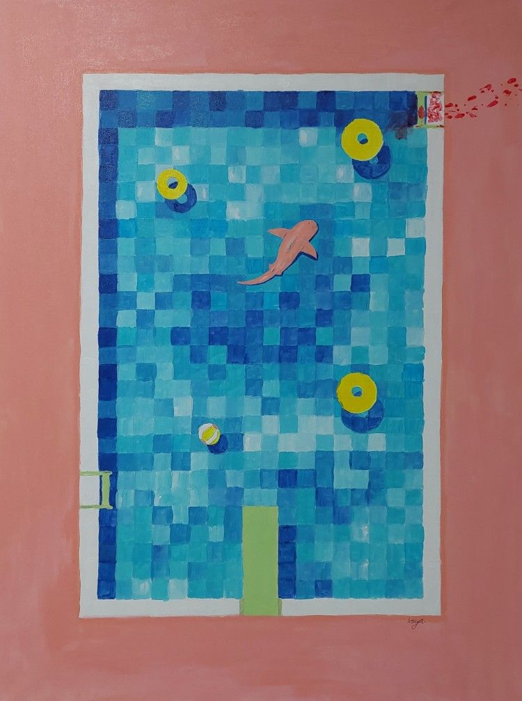 Un tiburon rosa nada en una piscina azul pixelada con boyas amarillas, enmarcada por un fondo rosa.