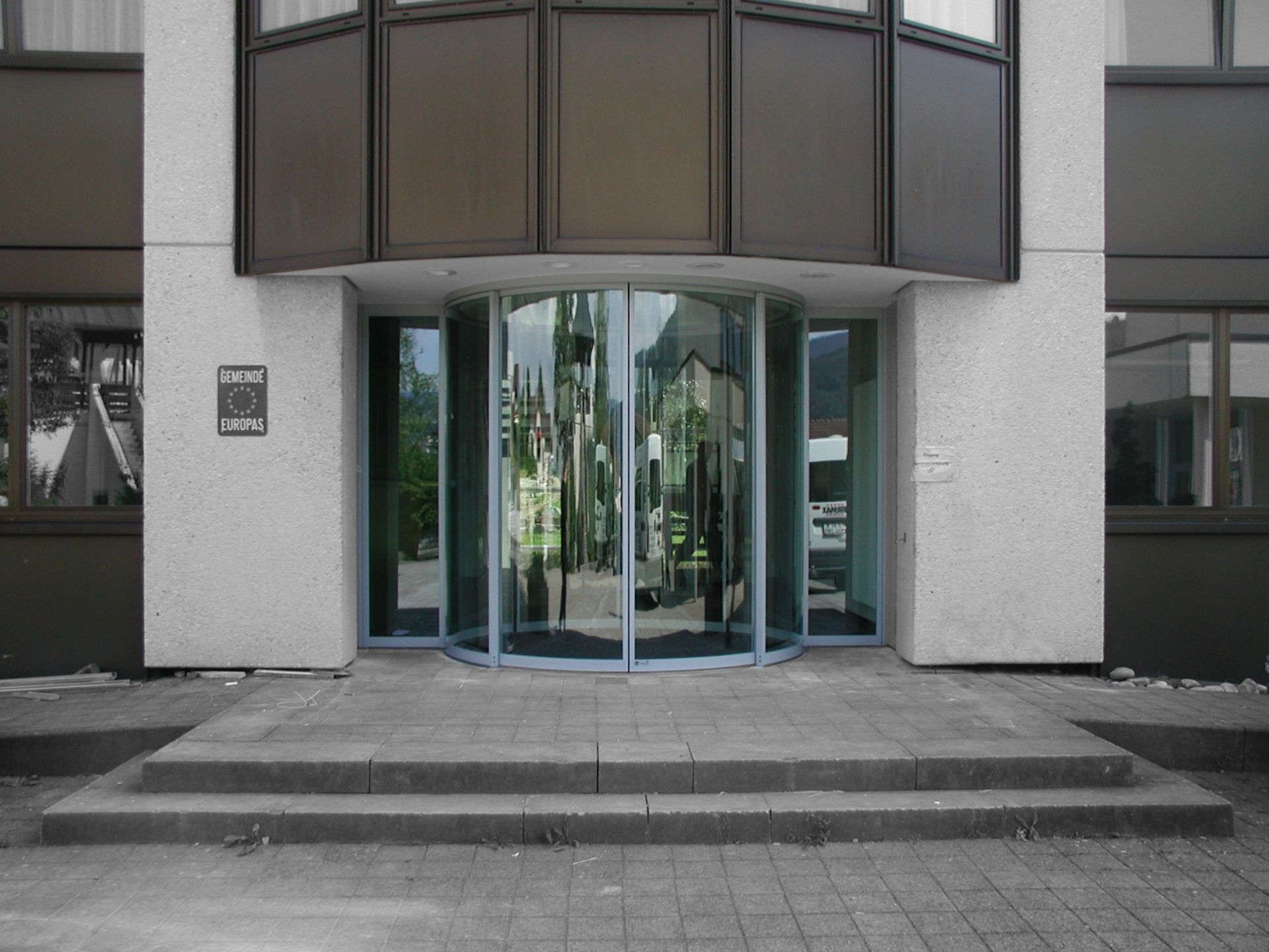 Eine künstlerische Darstellung eines grossen Apartmentkomplexes. Foto von der b. müller's architekten ag