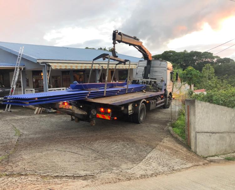 Camion remorqueur manutention