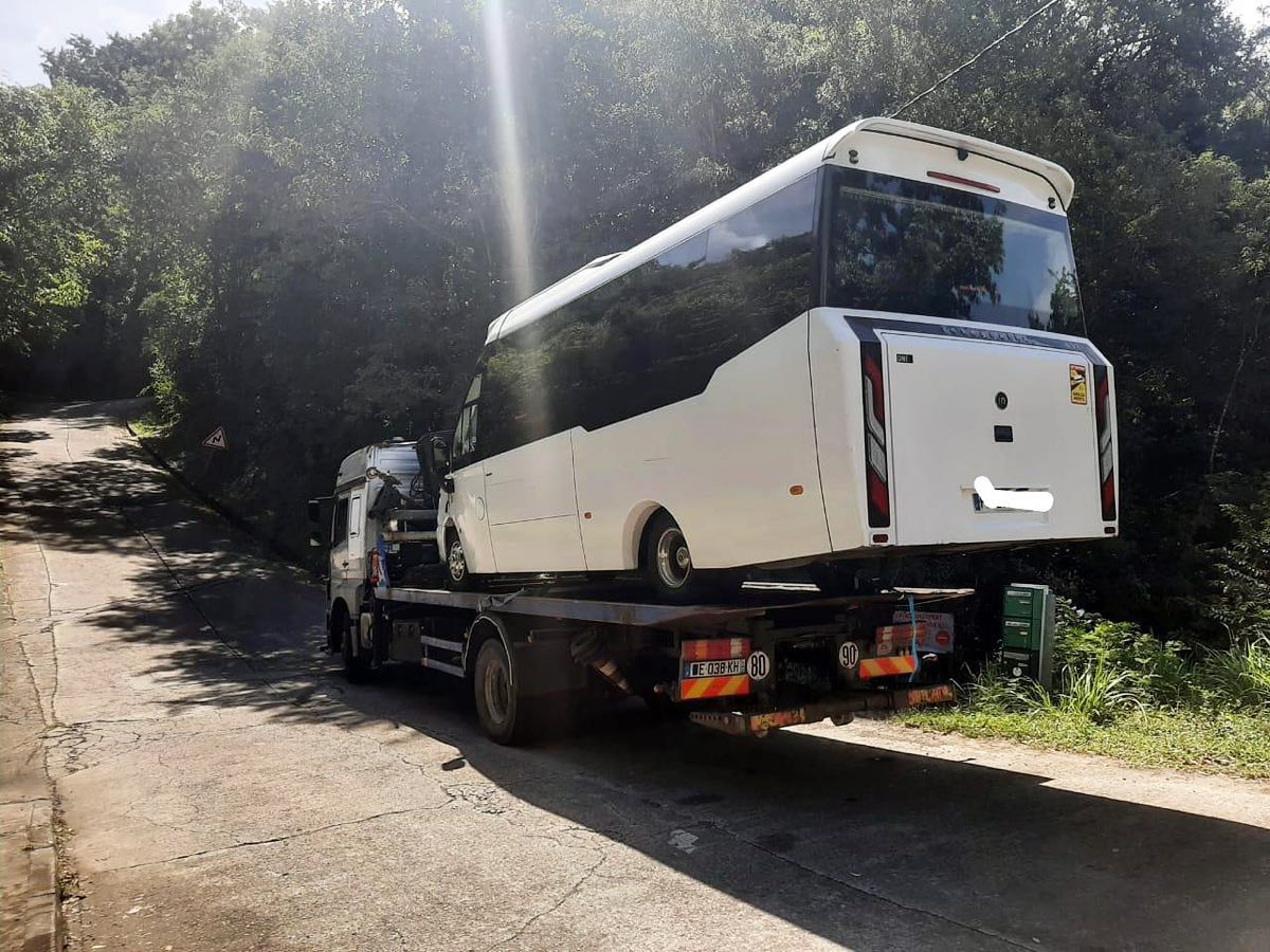 Bus scolaire dépanneuse