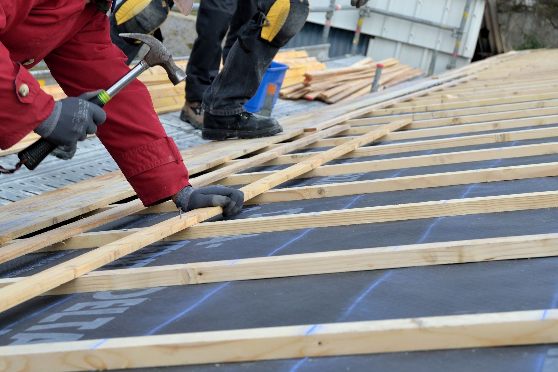 Préparation d'une toiture pour des nouvelles tuiles