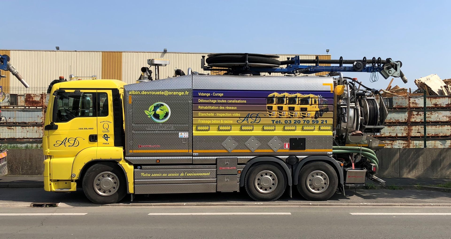 Camion hydrocureur chez un de nos clients