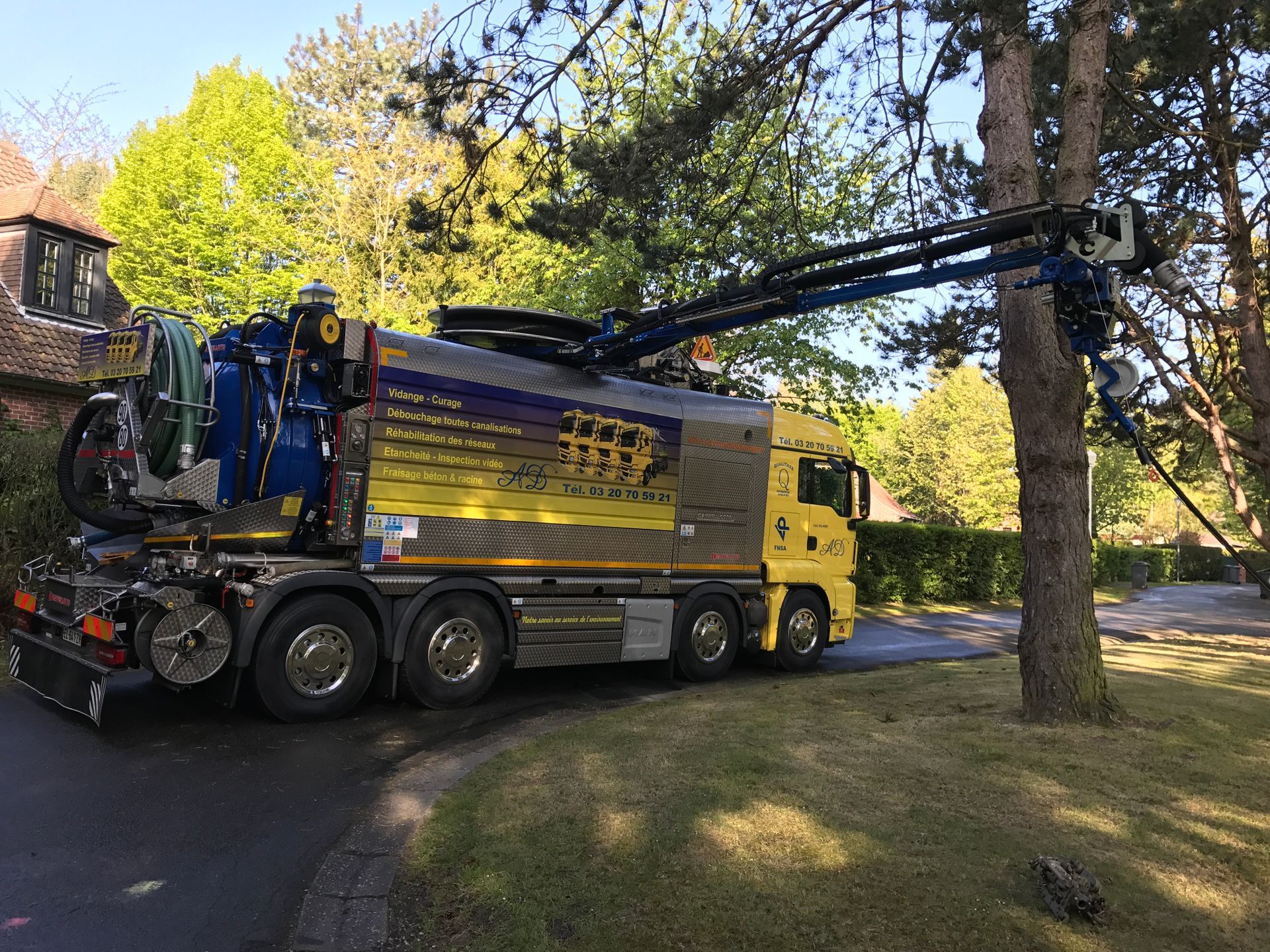 Camion hydrocureur en intervention
