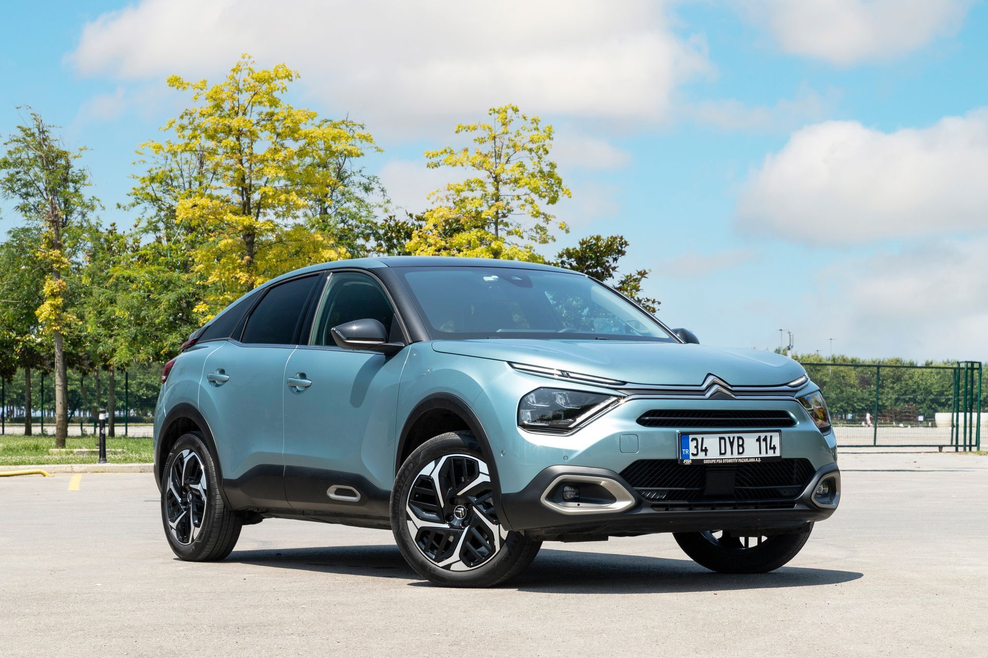 Citroën bleu métallique de côté