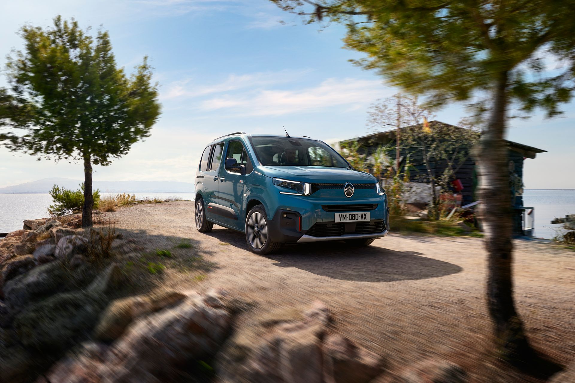 e-berlingo bleu - vacances - paysage