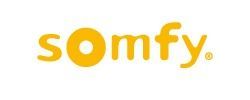 El logotipo de Somfy es amarillo y blanco sobre un fondo blanco.