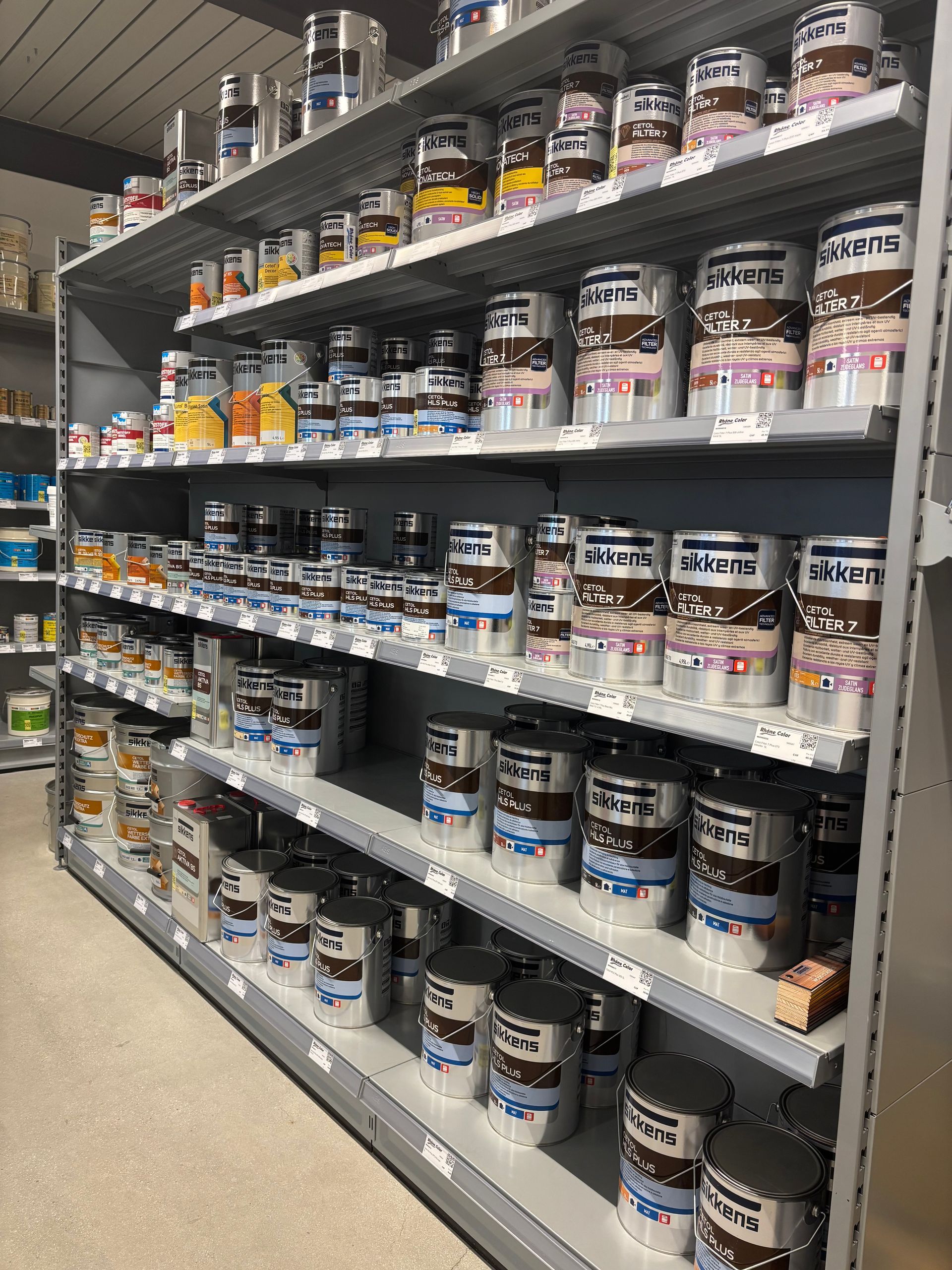 presentoir-produits-accessoires-en-vente-magasin-rhone-color-sion-valais