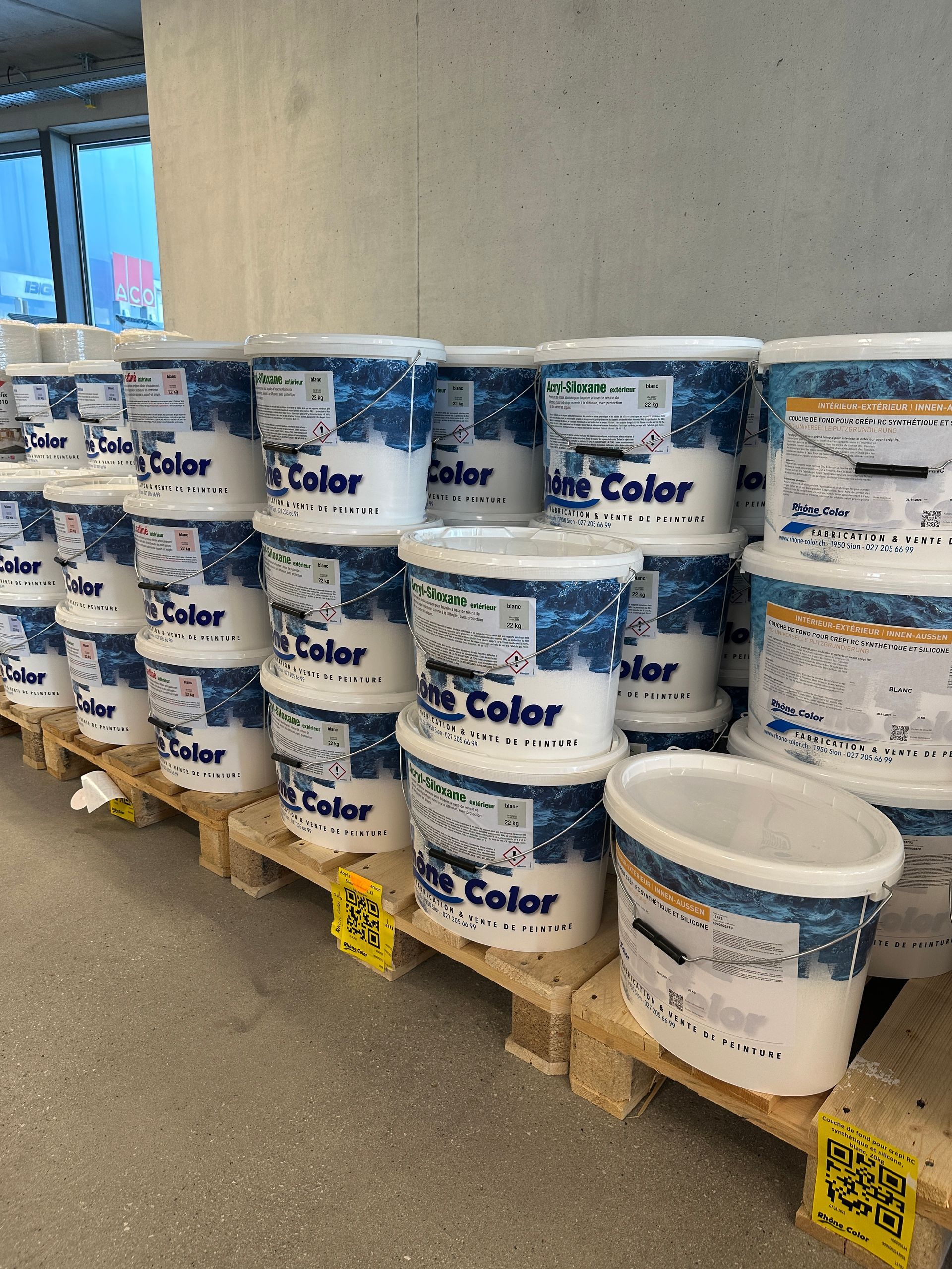 pots-en-stock-presentes-sur-palettes-rhone-color-sion-valais