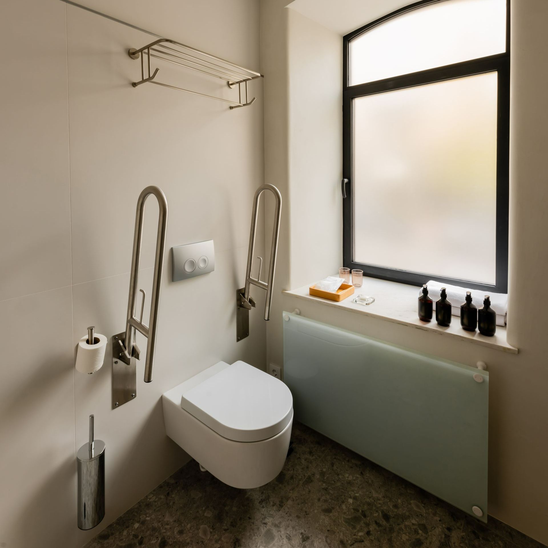 Des toilettes pour personnes à mobilité réduite