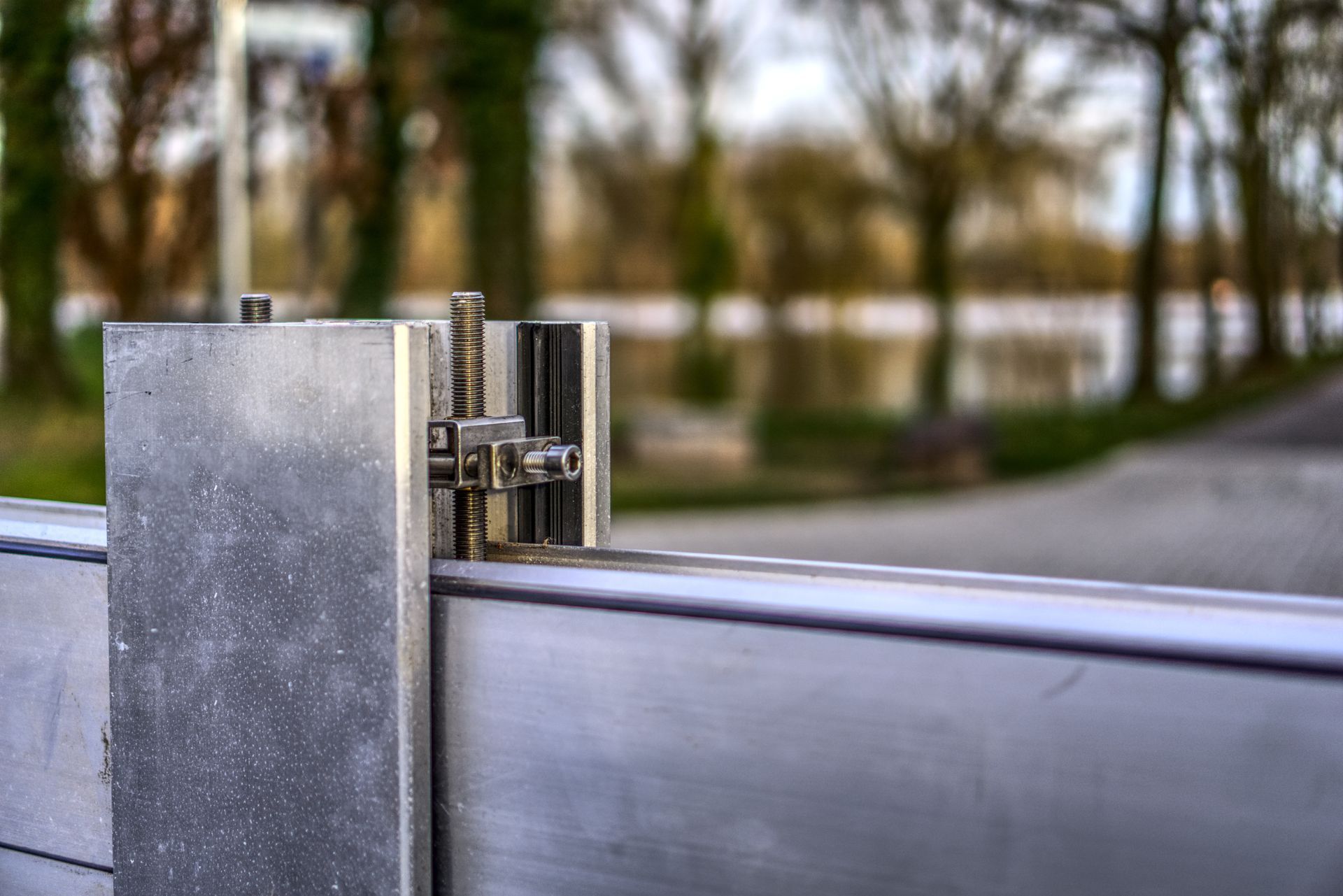 Wasserdichte Fenster und mobile Spundwände von Türen Gernert