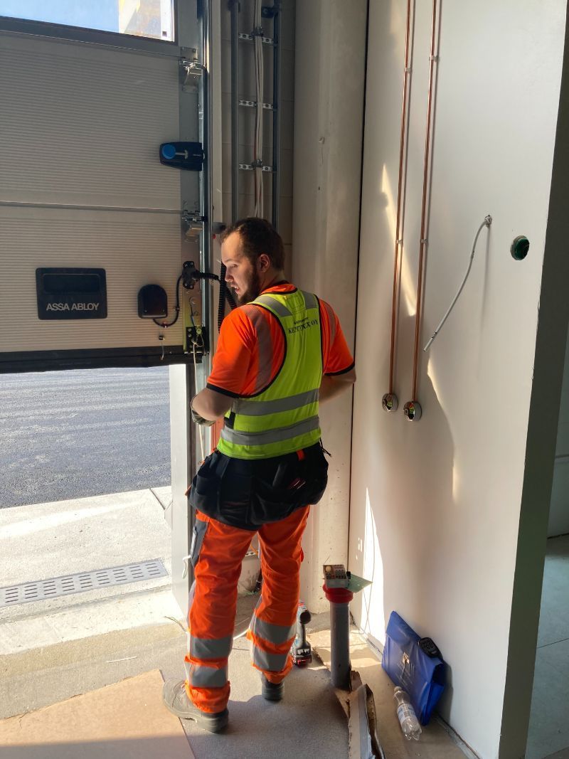 Sähkötoimisto Kenttälä Oy:n sähköasentaja