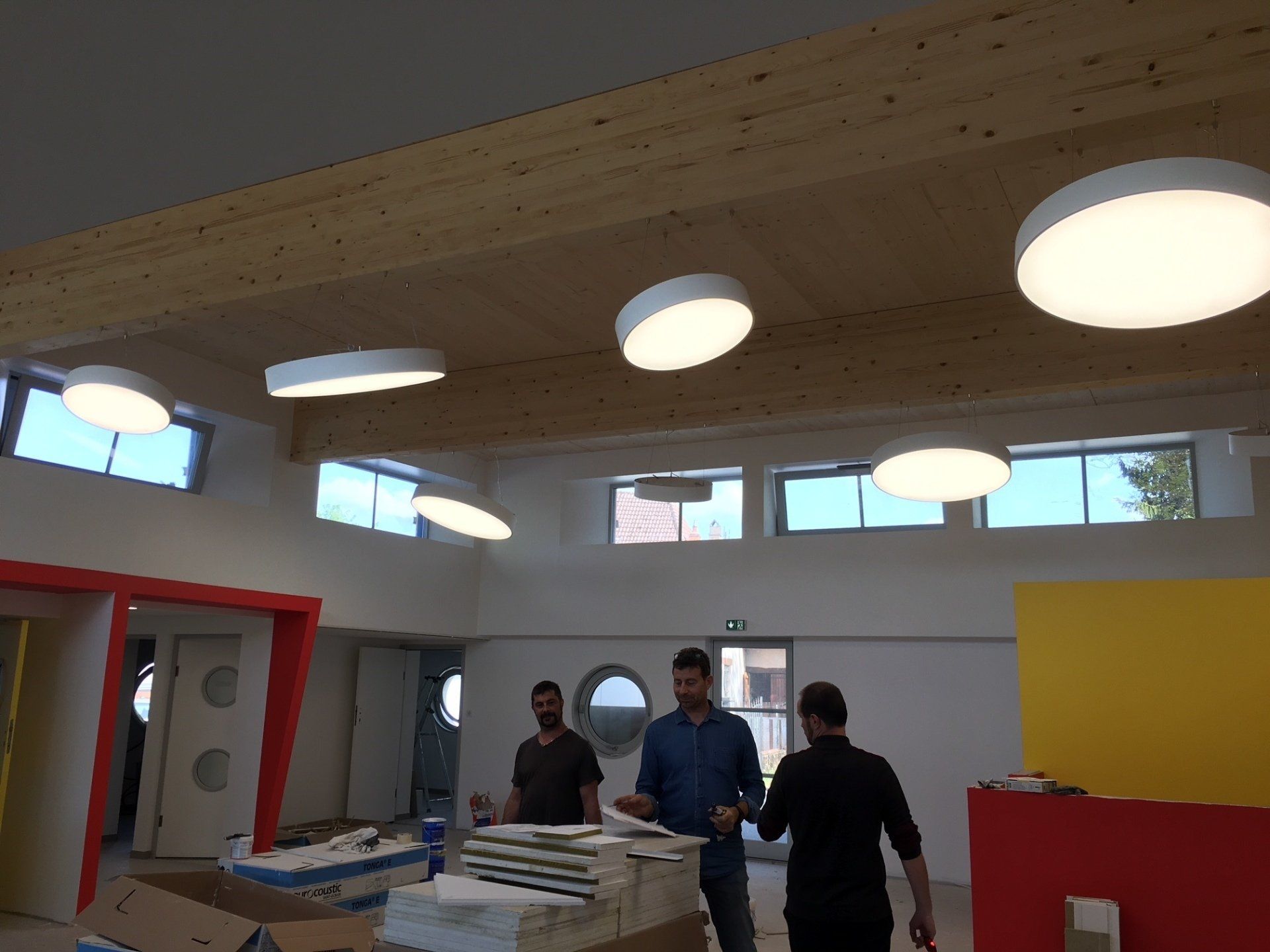Luminaires d'intérieur pour établissements tertiaires