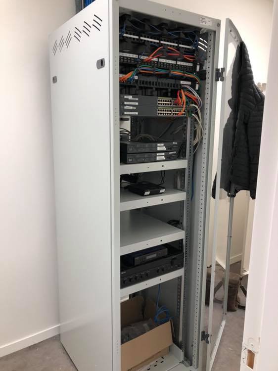 Installation d'armoire électrique